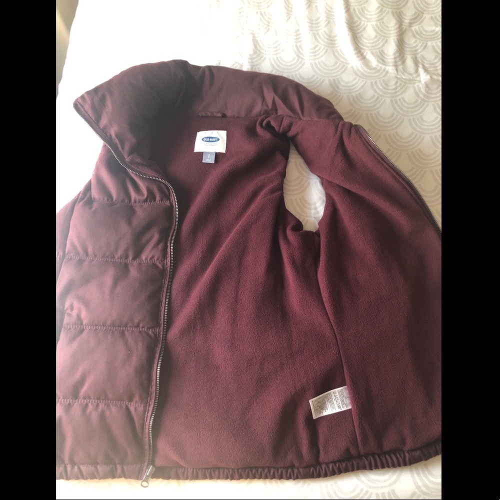 Red vest - Picture 2 of 2